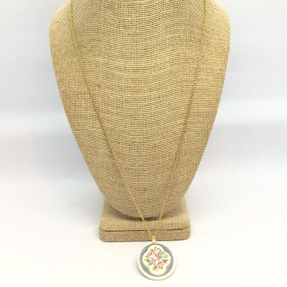 VINTAGE AVON Floral Pendant Necklace Cottagecore Porcelain Style Gold Tone